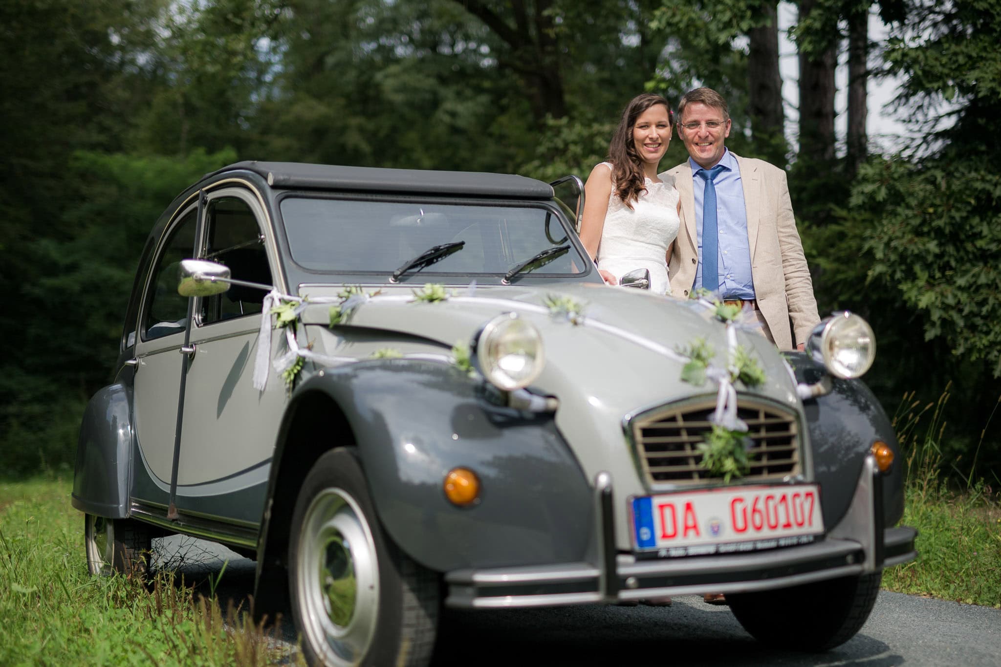 _landscape/Darmstadt-Forest-Classic-Style-Summer-Wedding-02.jpg