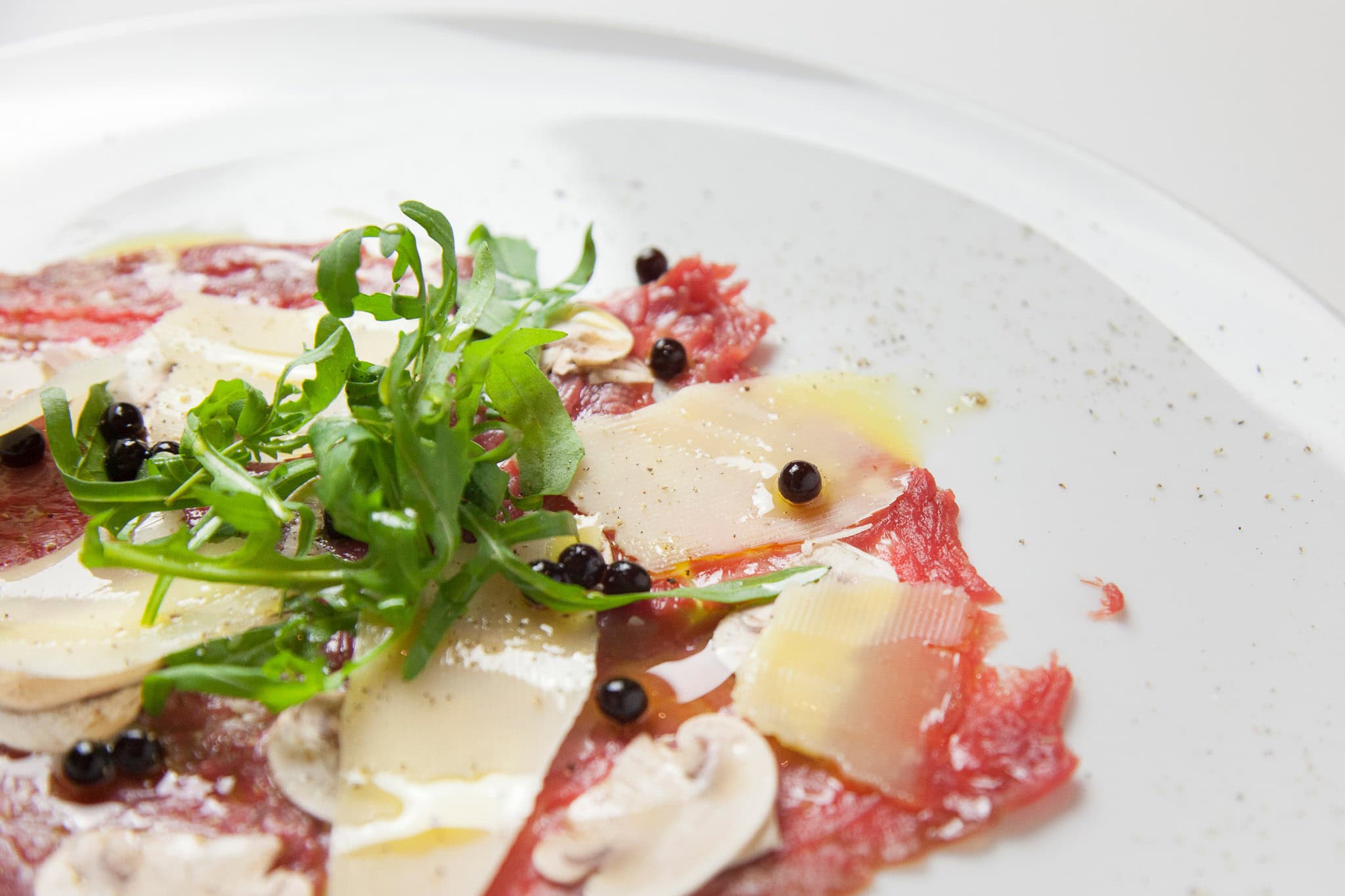 _landscape/beef-carpaccio-parmesan-closeup-49.jpg