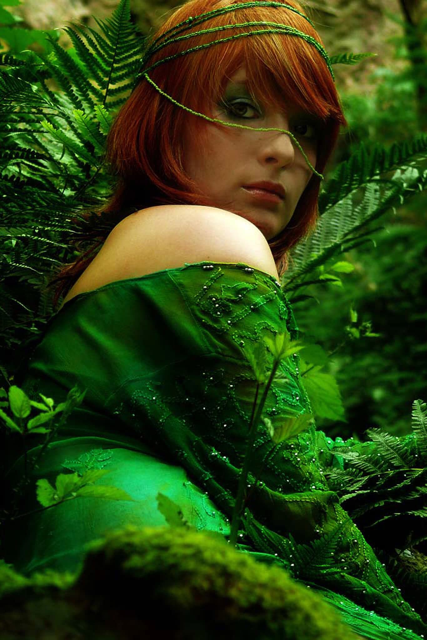 creative-portrait-redhead-green-dress-62.jpg