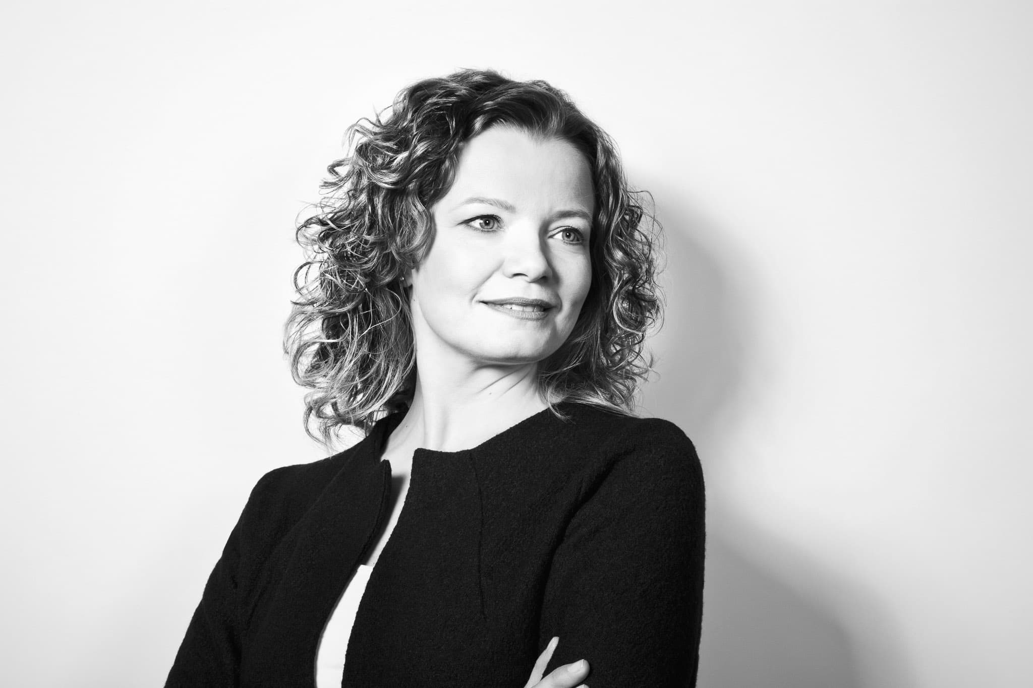 _landscape/darmstadt-studio-business-portrait-woman-02.jpg