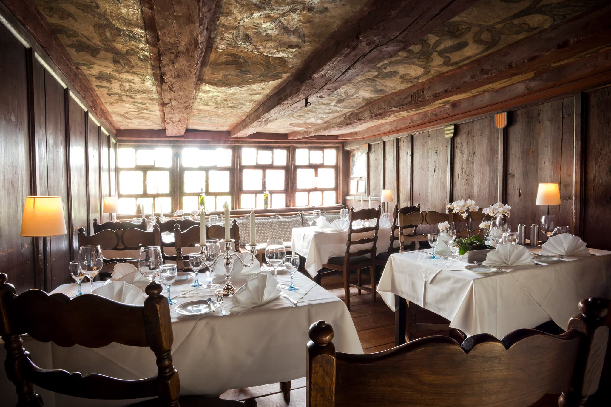 _landscape/ladenburg-antique-restaurant-decorated-tables-01.jpg