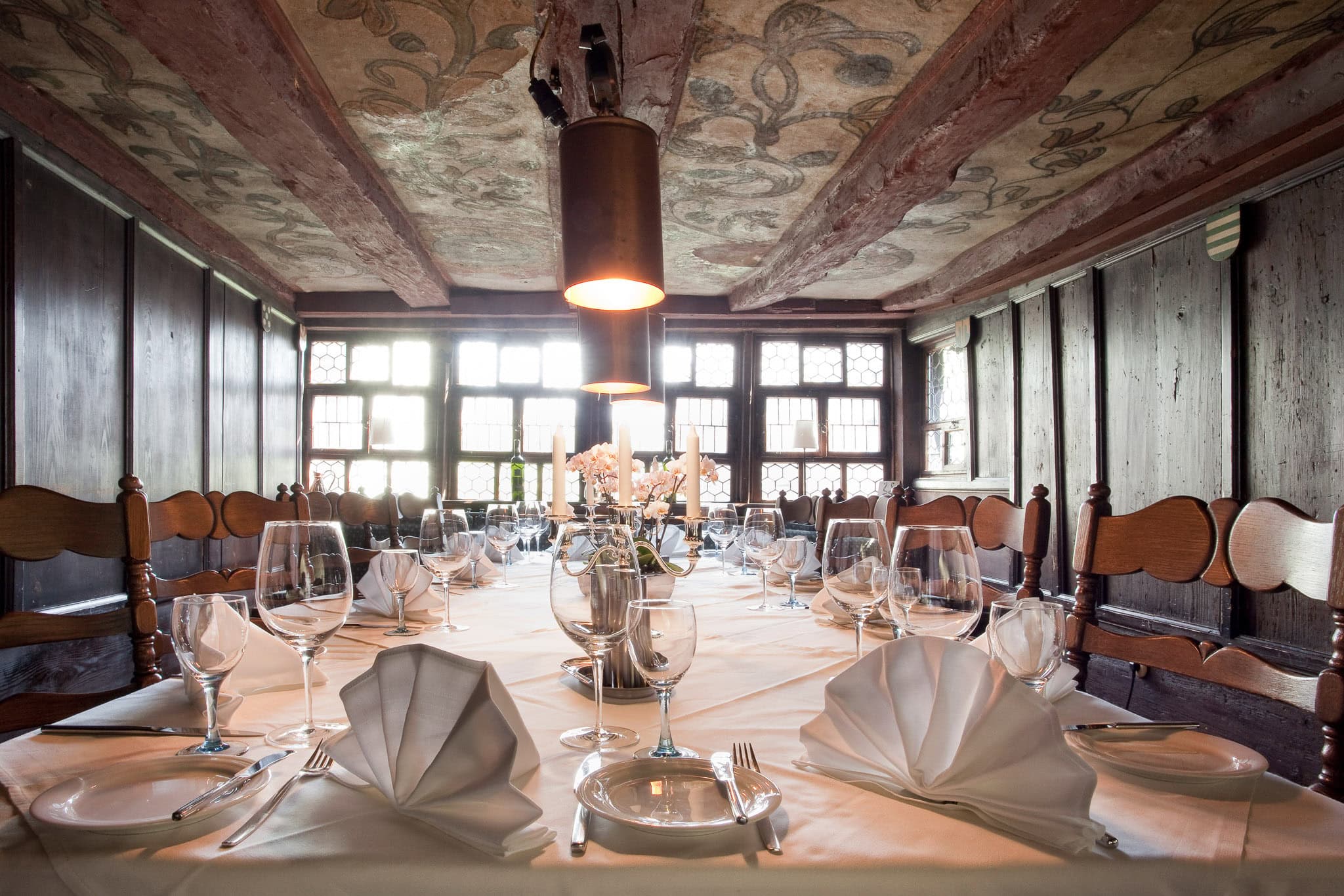 _landscape/ladenburg-antique-restaurant-decorated-tables-05.jpg