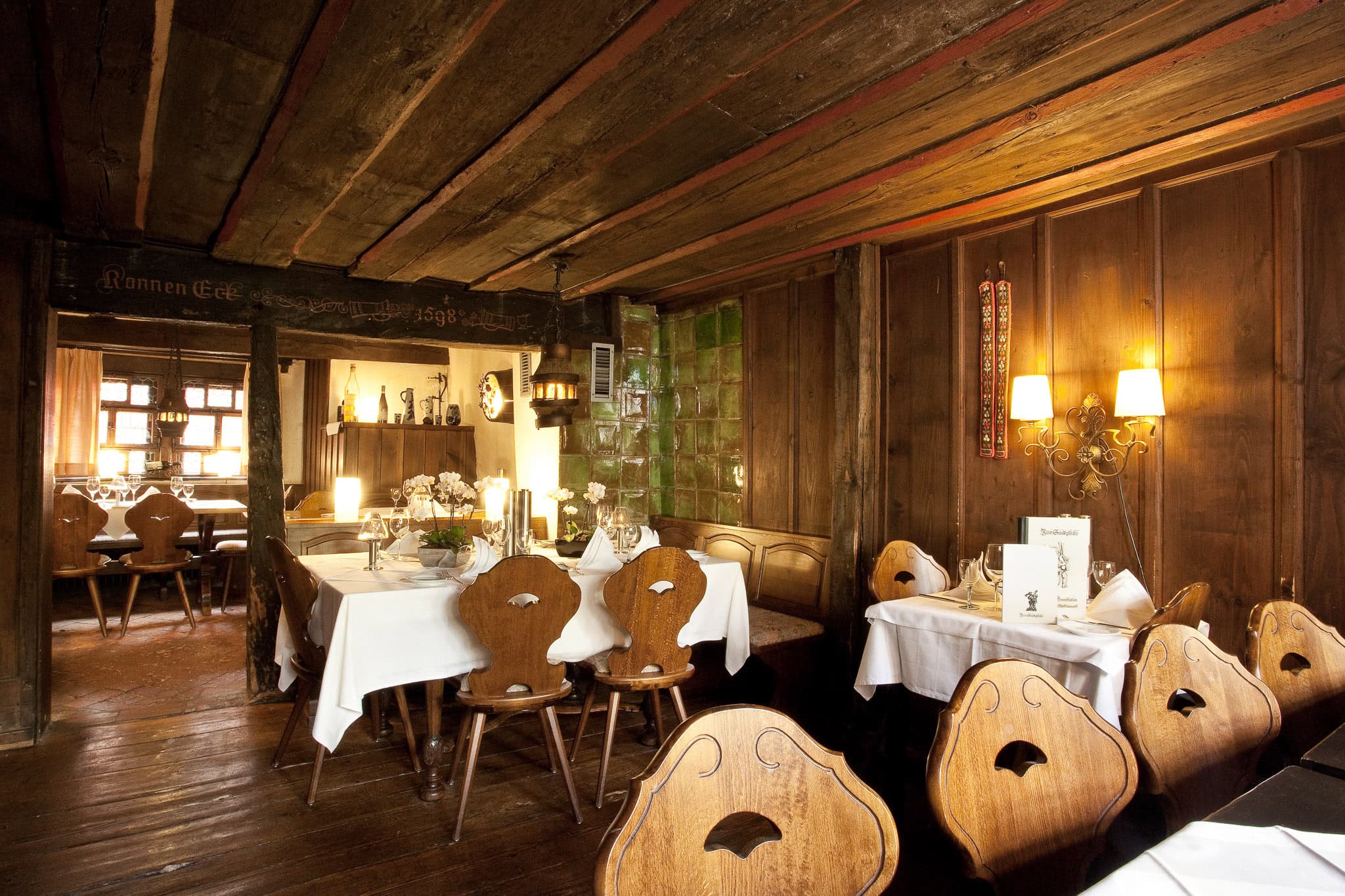 _landscape/ladenburg-antique-restaurant-decorated-tables-09.jpg