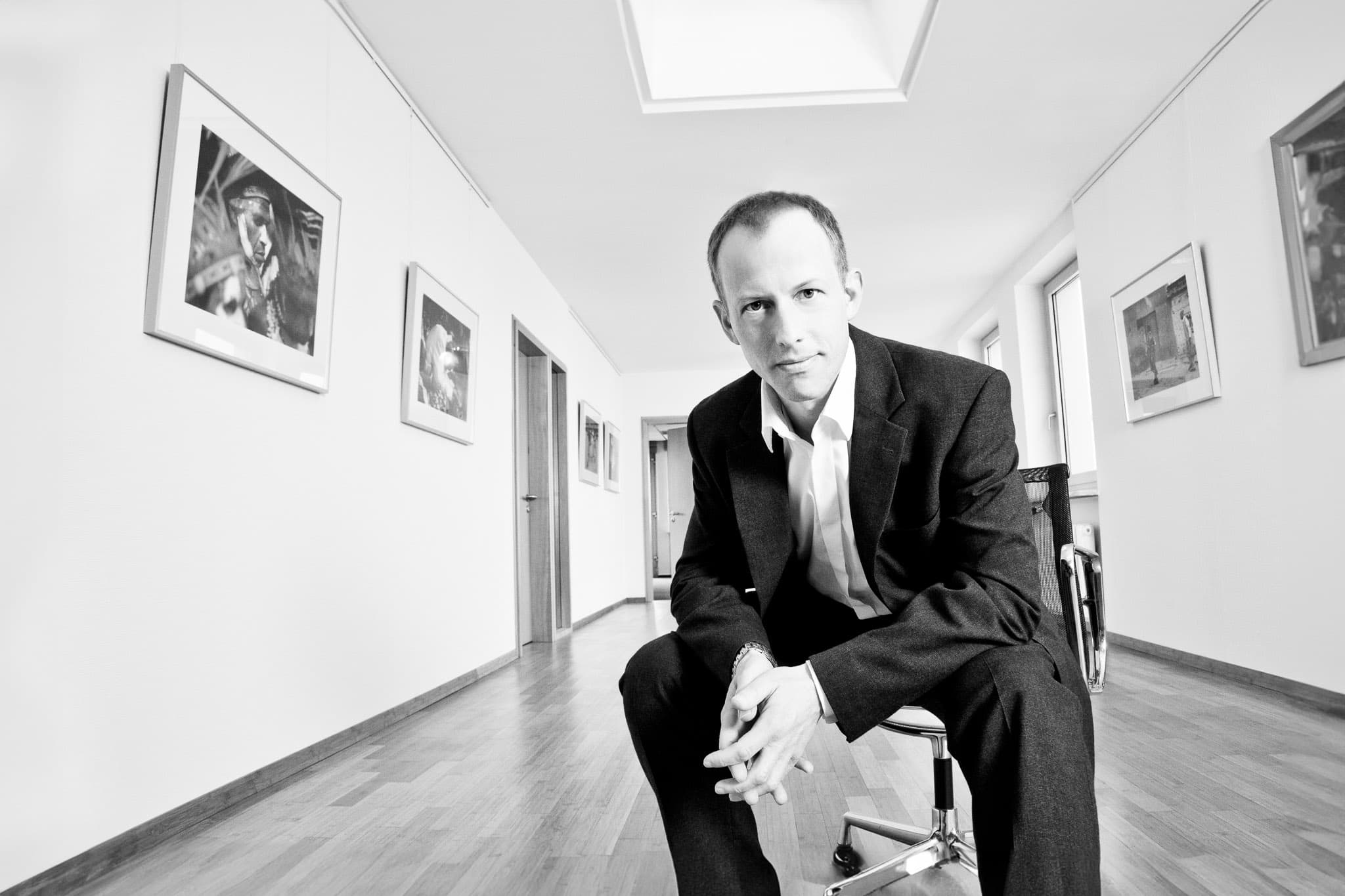 _landscape/mannheim-business-portrait-man-office-03.jpg