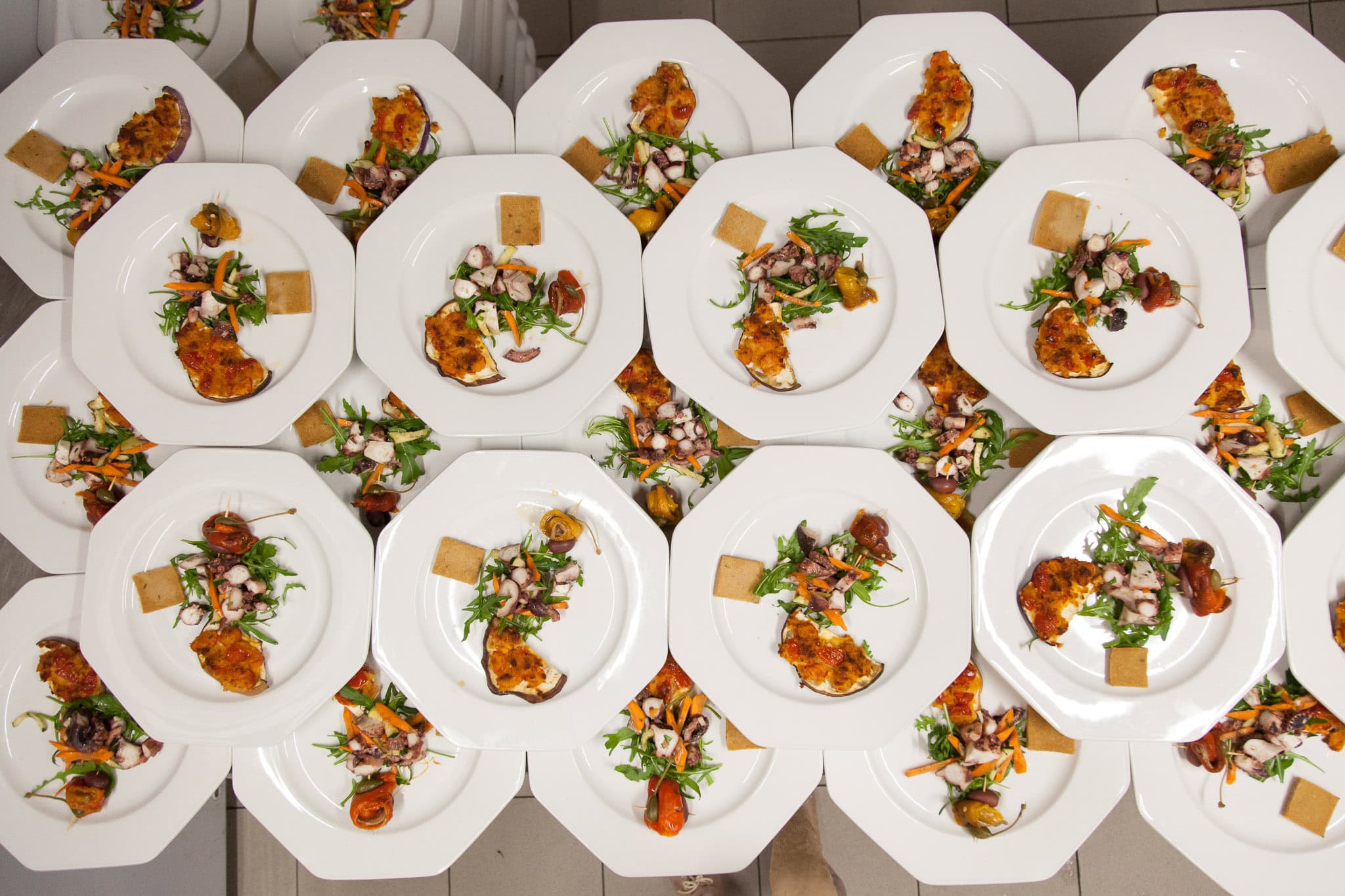 _landscape/traunstein-business-setting-italian-restaurant-dishes-03.jpg