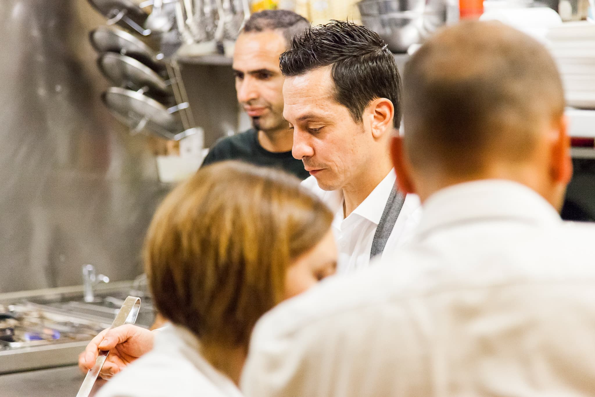 _landscape/traunstein-italian-restaurant-kitchen-team-10.jpg