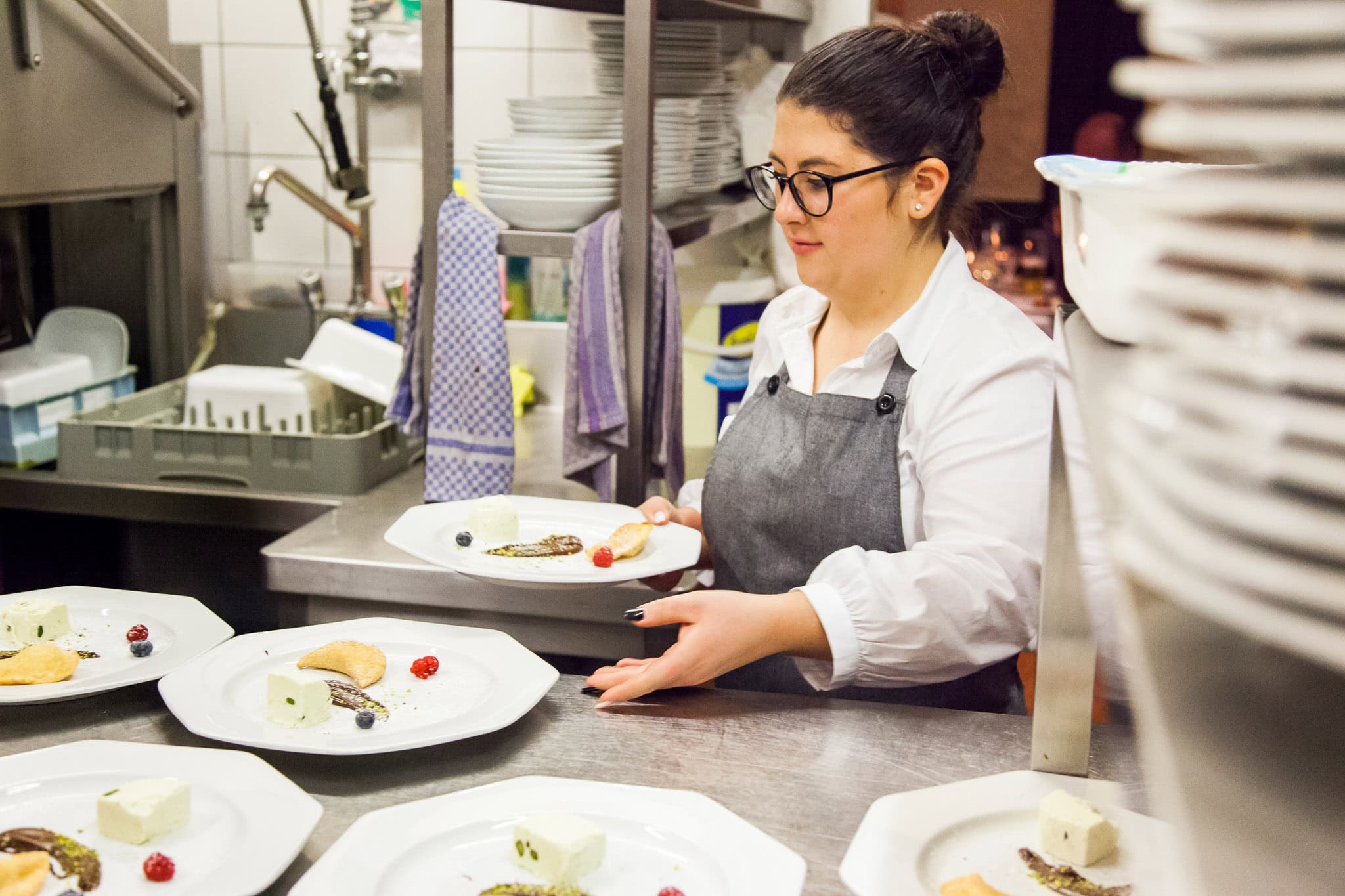 _landscape/traunstein-italian-restaurant-kitchen-team-12.jpg