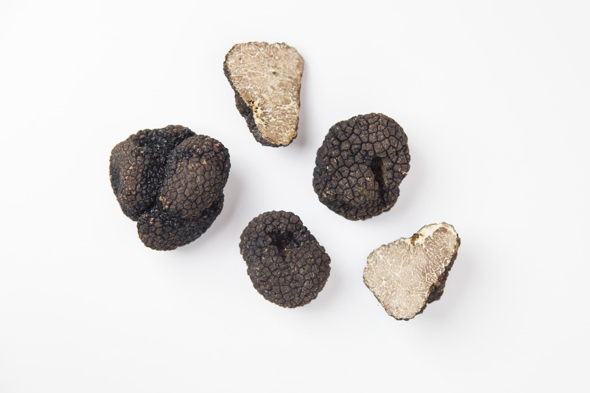 _landscape/whole-fresh-truffles-isolated-29.jpg